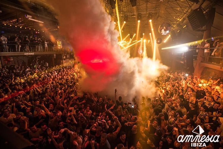 Amnesia Ibiza cierra siete horas después de las permitidas legalmente