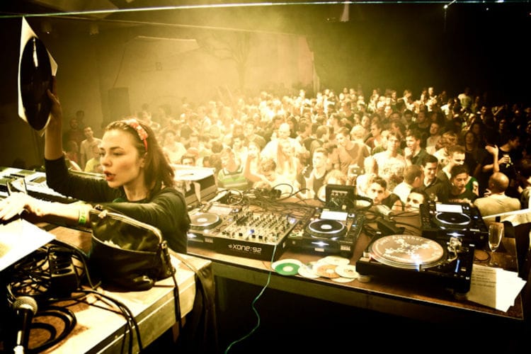 Nina Kraviz reflexiona sobre el estado actual del techno y la industria musical