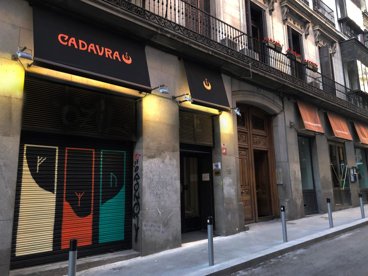 Cadavra Club: formato vinilo, sonido minimalista y gastronomía tradicional