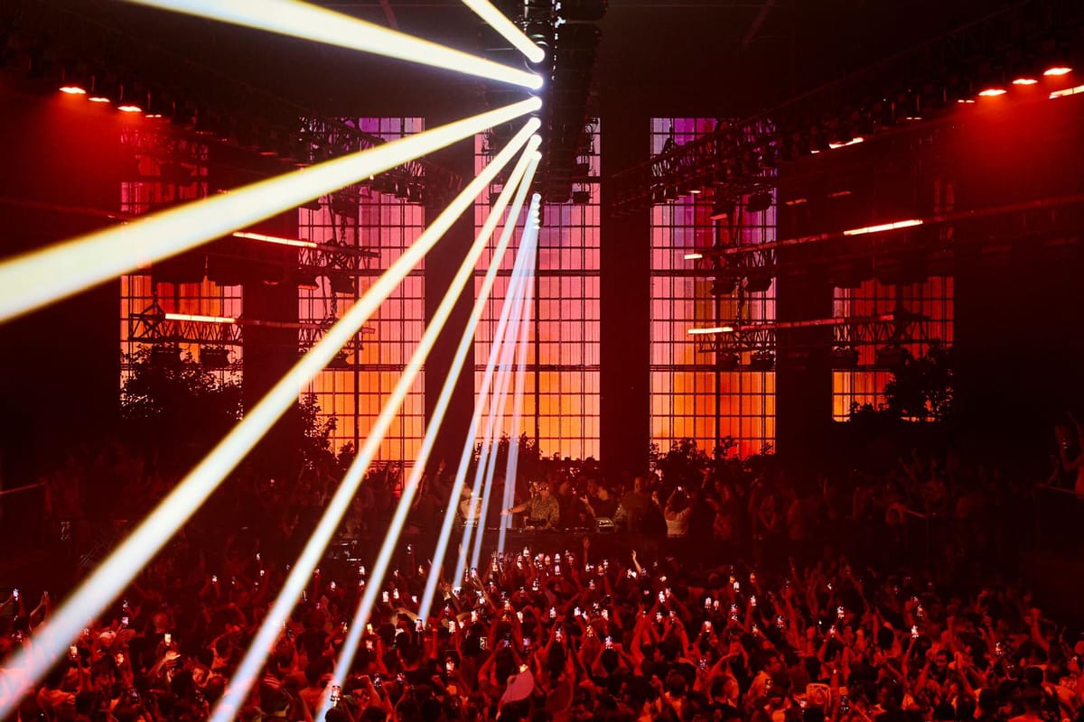 Carl Cox conquista [UNVRS] Ibiza junto a WhoMadeWho
