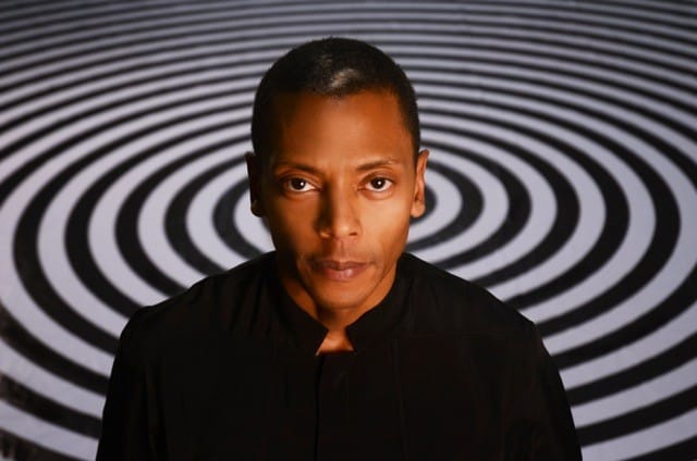 Jeff Mills sufre una agresión durante su actuación en Area 42