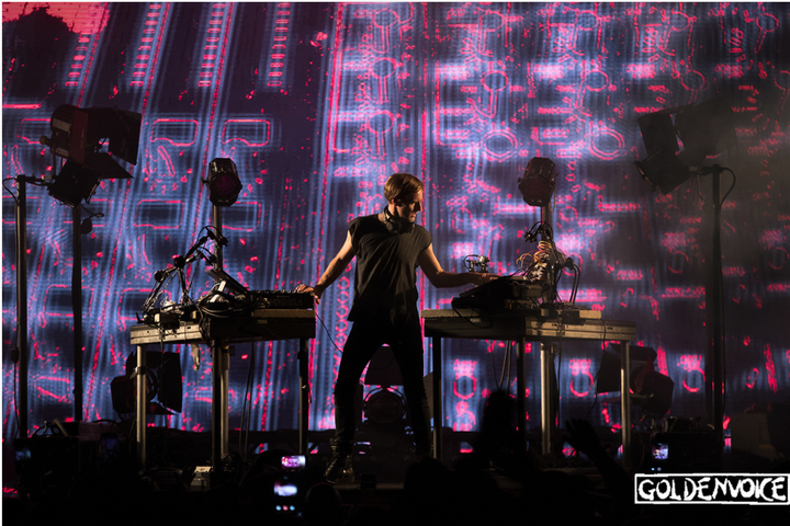 Richie Hawtin humaniza la música electrónica en Coachella con CLOSE