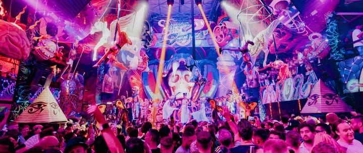 Así fue el closing de elrow Amnesia con su nueva temática by Nychos - "Dance with the Serpent"