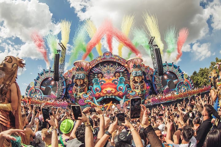 elrow Town Madrid 2025: mismo espíritu, nuevo recinto