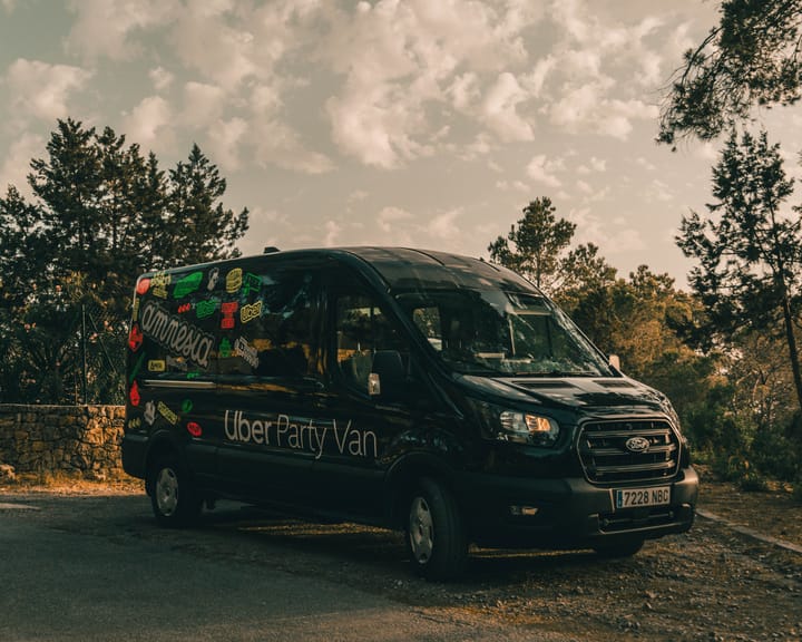Uber y Amnesia Ibiza se unen con Party Van