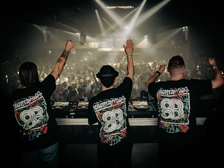 Descubre el 10 aniversario del sello 83 en Pandora