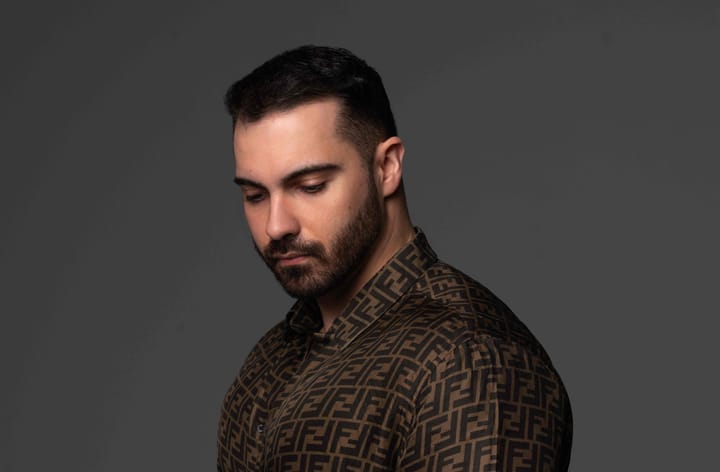 Crusy aterriza en True Club