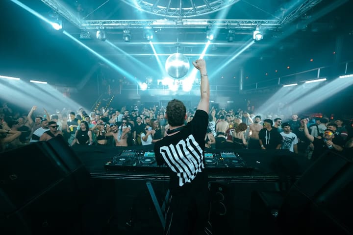 Mayo florece en Industrial Copera