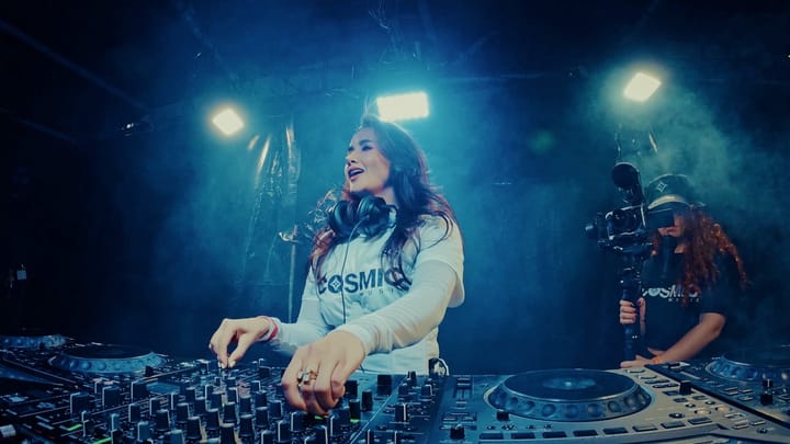 Linda Lenor crea su propio sonido Melodic & DNB: “Hey You”